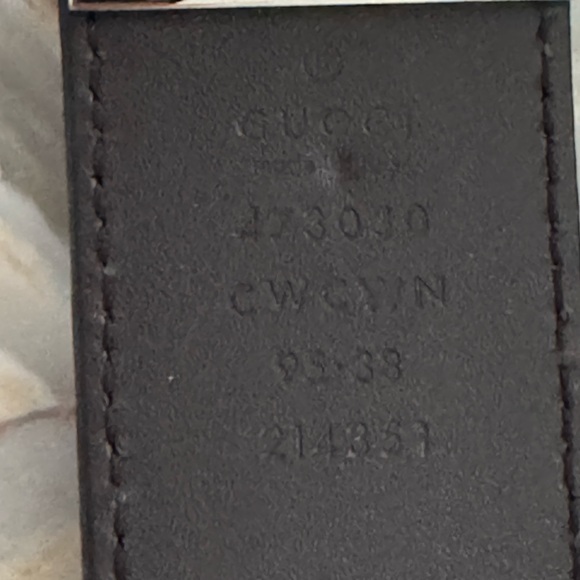 Authentic Gucci Belt Reversible - Picture 9 of 13